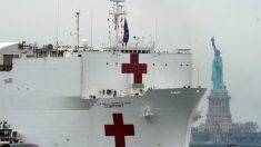 El buque hospital de la Marina se prepara para salir de la ciudad de Nueva York