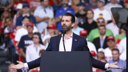 Trump Jr. dice que publicará sus declaraciones de impuestos si Hunter Biden también lo hace