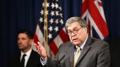 Juez partidista ataca a William Barr y apunta a Trump