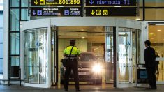 Entran con coche en aeropuerto de Barcelona y hacen proclama islamista