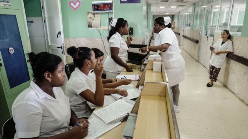 Enfermeras cubanas en el Hospital Cardiológico Infantil William Soler de La Habana, el 27 de septiembre de 2018. (ADALBERTO ROQUE/AFP via Getty Images)