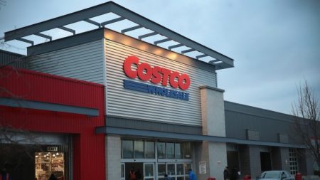 Los clientes de Costco se despiden de las muestras gratuitas en medio del brote de coronavirus