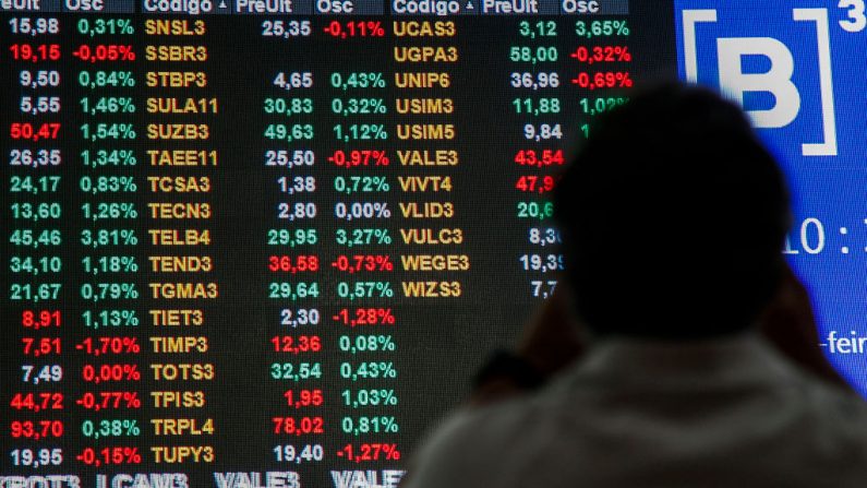 Vista de una pantalla en la sede de la Bolsa de Valores de Sao Paulo (Bovespa) en el centro de Sao Paulo, Brasil, el 29 de enero de 2019. (MIGUEL SCHINCARIOL/AFP/Getty Images)