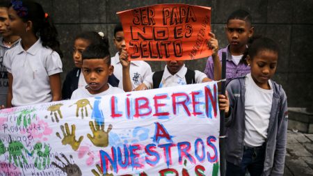 Venezolanos piden a México interceder en la liberación de presos políticos