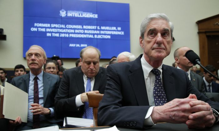 El exconsejero especial de EE.UU. Robert Mueller testifica ante el Comité de Inteligencia de la Cámara de Representantes sobre su informe sobre la interferencia rusa en las elecciones presidenciales de 2016 en Washington el 24 de julio de 2019. (Alex Wong/Getty Images)