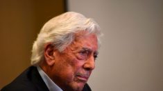 Vargas Llosa critica al régimen chino por ocultar el brote de coronavirus y Beijing responde