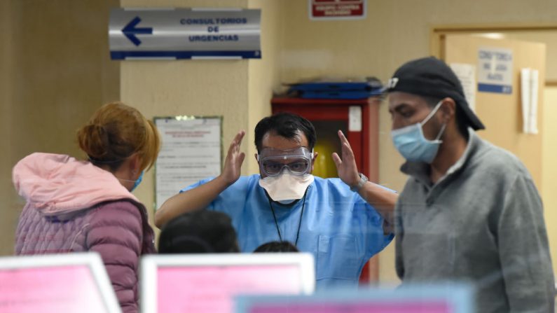 Vista del interior del Instituto Nacional de Enfermedades Respiratorias en la Ciudad de México el 28 de febrero de 2020 mientras el nuevo coronoavirus, COVID-19, se propaga por todo el mundo. (Foto de ALFREDO ESTRELLA/AFP vía Getty Images)
