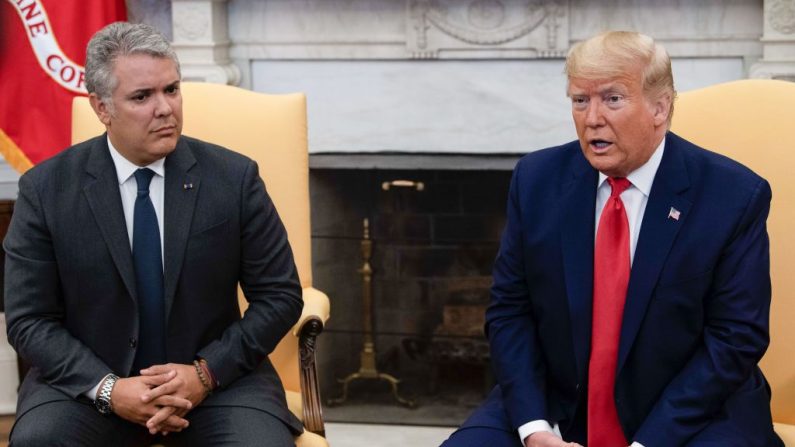 El presidente de Estados Unidos Donald Trump habla con la prensa durante una reunión con el presidente colombiano Iván Duque en la Oficina Oval de la Casa Blanca en Washington, DC, el 2 de marzo de 2020. (NICHOLAS KAMM/AFP vía Getty Images)
