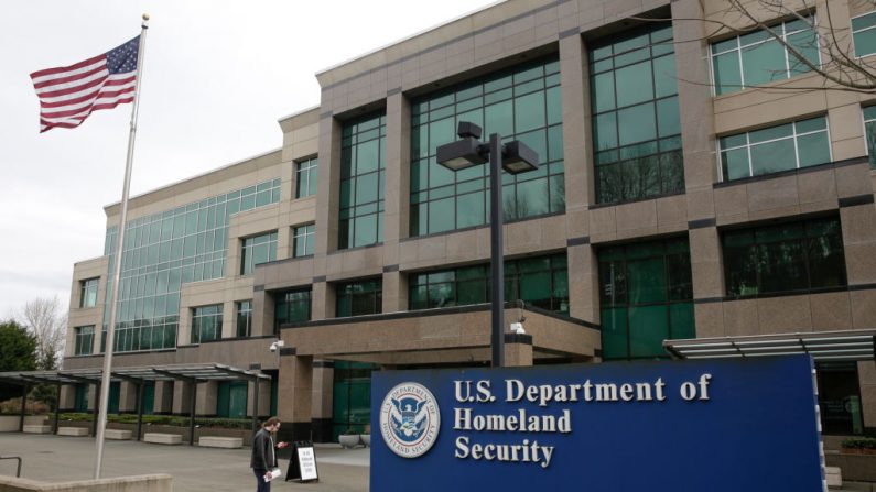 Edificio del Departamento de Seguridad Nacional (DHS) y de la oficina de campo del Servicio de Ciudadanía e Inmigración de Estados Unidos (USCIS), Washington el 3 de marzo de 2020. (Foto de JASON REDMOND/AFP vía Getty Images)