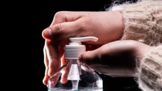 La FDA amplía la lista de desinfectantes para manos potencialmente mortales