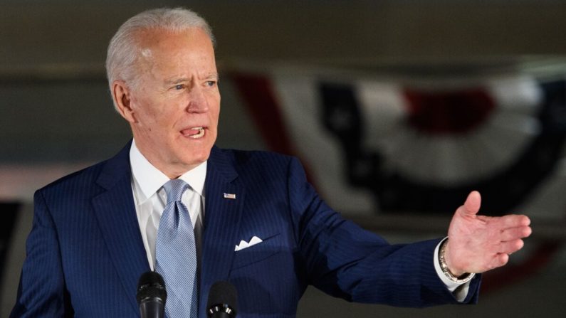 El aspirante a la presidencia demócrata, el exvicepresidente Joe Biden, habla en el Centro Nacional de la Constitución en Filadelfia, Pensilvania, el 10 de marzo de 2020. (MANDEL NGAN/AFP vía Getty Images)