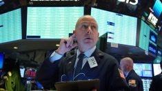 Wall Street se hunde un 7 % en apertura y se paralizan operaciones 15 minutos