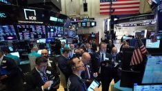 Wall Street abre con caídas en medio de la volatilidad por el virus del PCCh