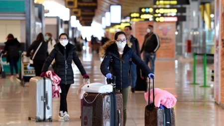 España obligará a guardar cuarentena a los viajeros internacionales