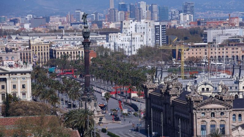 Vista general tomada el 21 de marzo de 2020 de Barcelona, España, durante un cierre nacional para prevenir la propagación del virus del PCCh. (PAU BARRENA/AFP vía Getty Images)