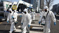 Corea del Sur protesta contra plan de cuarentena de Japón mientras infecciones superan las 6500