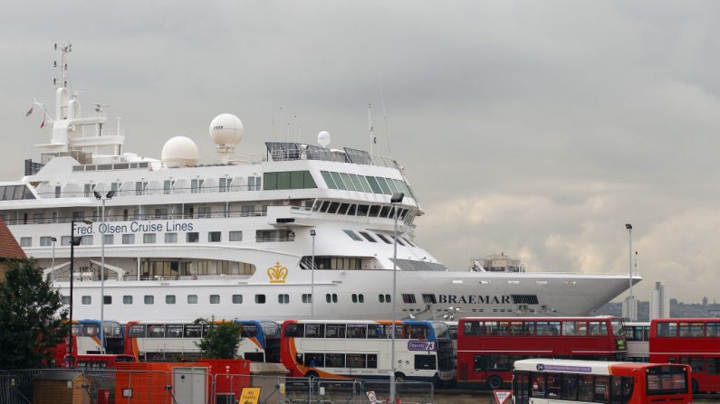 Foto de archivo del crucero Braemar amarrado en el Royal Albert Dock el 20 de julio de 2012 en Londres, Inglaterra. (Oli Scarff/Getty Images)