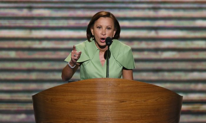 La representante Nydia M. Velzquez (D-N.Y.) habla en la Convención Nacional Demócrata en el Time Warner Cable Arena en Charlotte, Carolina del Norte, el 4 de septiembre de 2012. (Alex Wong/Getty Images)