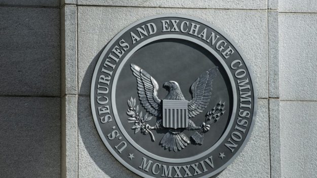 Empresa de auditoría que daba servisio a Trump Media entre sus clientes cerrará tras cargos de SEC