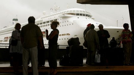 Impiden atracar a crucero en Florida por sospecha de dos casos de coronavirus