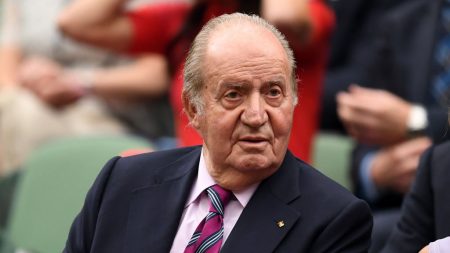 Juan Carlos I oculta en Suiza millones en acciones, según diario español