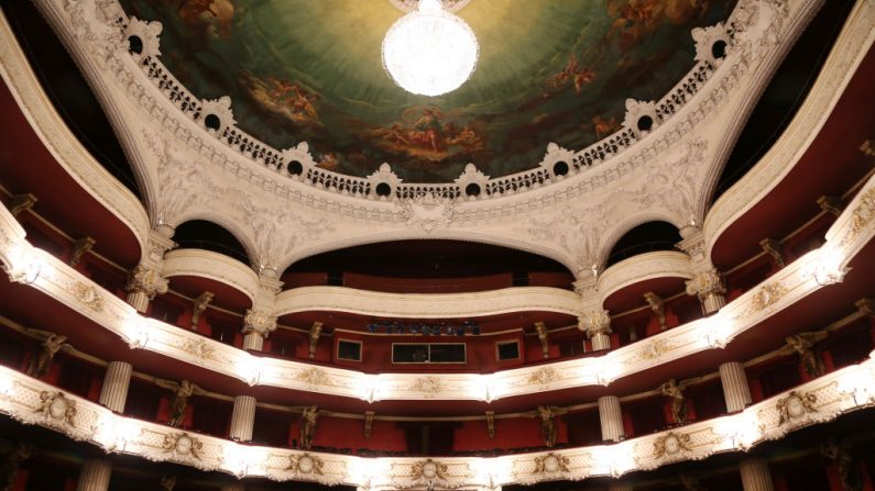 Vista general del auditorio principal del Teatro Municipal durante el día del patrimonio chileno en Santiago, el 27 de mayo de 2018. (Imagen de contexto CLAUDIO REYES/AFP a través de Getty Images)
