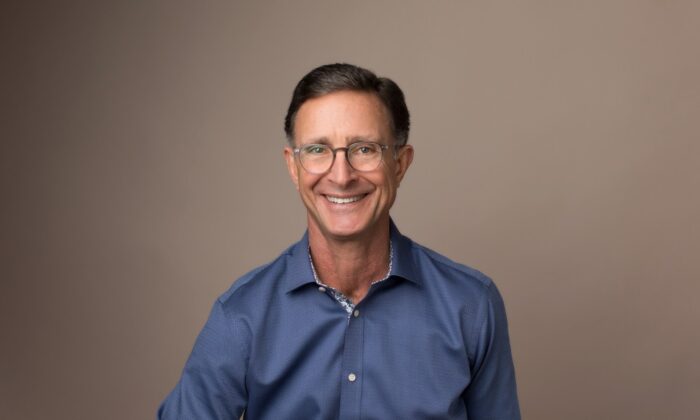 Jeff Holler, fundador de una firma de gestión de patrimonio, autor y orador. (Cortesía de Jeff Holler)