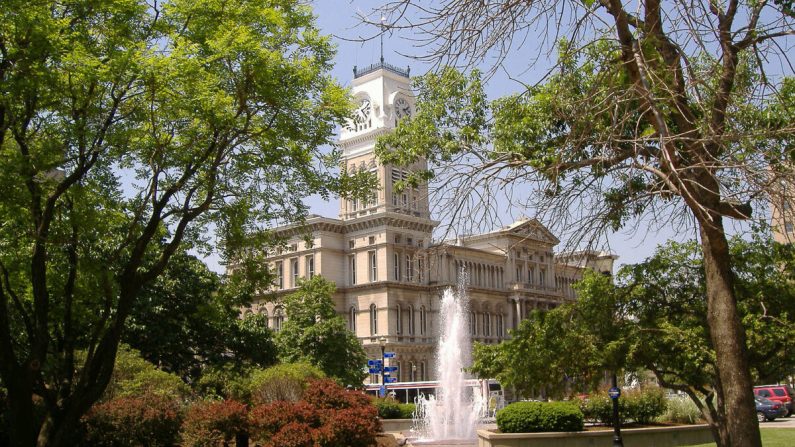 El concejo municipal de Louisville en Louisville, Kentucky, el 9 de mayo de 2007. (Bedford / Wikimedia Commons)