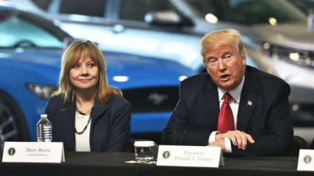 Trump invoca la Ley de Producción de Defensa para obligar a GM a hacer más rápido los ventiladores