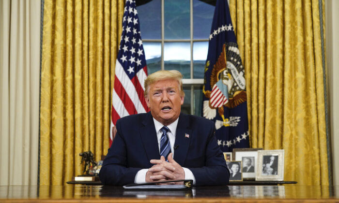 El presidente Donald Trump se dirige a la Nación desde el Despacho Oval sobre la creciente crisis del coronavirus, 11 de marzo de 2020.  (Doug Mills-Pool/Getty Images)
