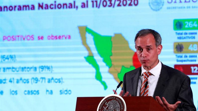 El subsecretario de Prevención y Promoción de la Salud de México, Hugo López-Gatell, habla durante una rueda de prensa este jueves, en el Palacio Nacional de Ciudad de México (México). EFE/ Jorge Núñez
