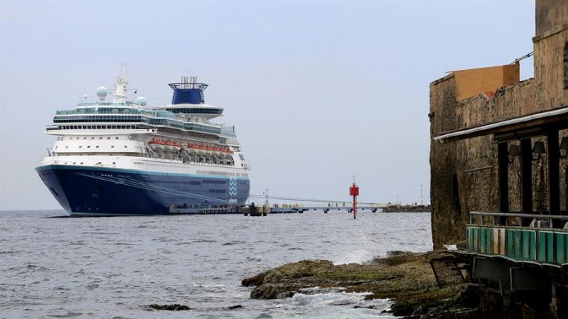 La Alcaldía de Cartagena de Indias suspendió desde el jueves la llegada de cruceros al puerto de la ciudad y en ese sentido el Gobierno colombiano había ordenado la suspensión del "tránsito de cruceros en Colombia". EFE/RICARDO MALDONADO ROZO/Archivo
