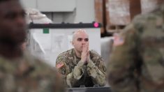 El Ejército de EE.UU. despliega hospitales de campaña para ayudar a combatir al COVID-19