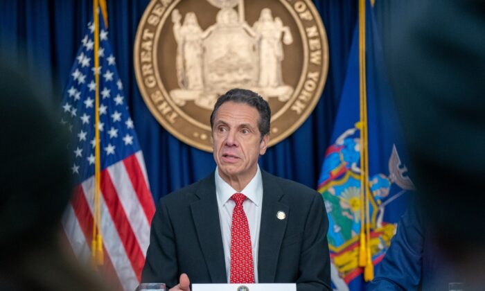 El gobernador de Nueva York Andrew Cuomo habla durante una conferencia de prensa en Nueva York el 2 de marzo de 2020. (David Dee Delgado/Getty Images)