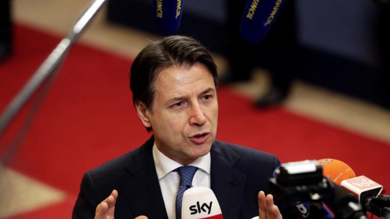 El presidente del Gobierno italiano, Giuseppe Conte, confirmó que se prohíbe las entrada y salida de la región septentrional de Lombardía y a otras 14 provincias cercanas hasta el 3 de abril para limitar la difusión del coronavirus. EFE/EPA/STEPHANIE LECOCQ/Archivo
