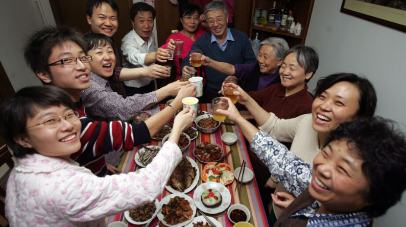 La palabra china para familia es "jia", que generalmente significa el grupo familiar básico. (China Photos/Getty Images)