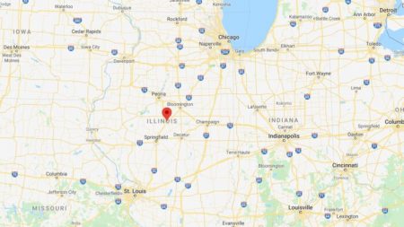 Avión se estrella en una autopista en Illinois, se reportan 3 muertos: Funcionarios