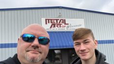 Papá e hijo construyen un negocio multimillonario con el arte patriótico del metal