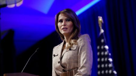 Primera dama Melania Trump dio negativo a pruebas del coronavirus