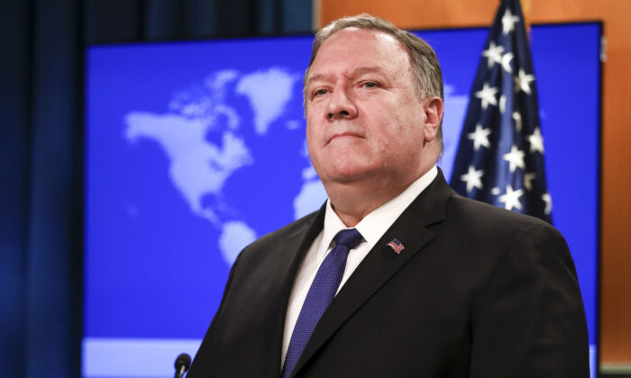 El secretario de Estado de EE.UU., Mike Pompeo, habla durante una sesión informativa en el Departamento de Estado en Washington en una fotografía de archivo. (Samira Bouaou/The Epoch Times)