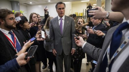 Romney votará por una citación para obtener registros sobre el trabajo de Hunter Biden en Ucrania