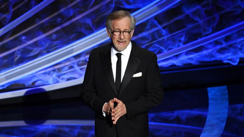 El director Steven Spielberg habla en el escenario durante los Premios Anuales de la Academia en el Dolby Theatre el 09 de febrero de 2020 en Hollywood, California. (Kevin Winter/Getty Images)