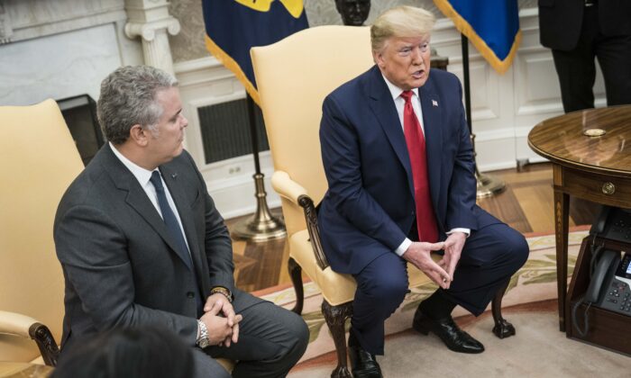 El presidente Donald Trump y el presidente de la República de Colombia Iván Duque Márquez se dirigen a la prensa en la Oficina Oval de la Casa Blanca en Washington el 2 de marzo de 2020. (Sarah Silbiger/Getty Images)
