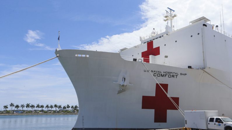 El buque hospital USNS Comfort de la Marina de los EE.UU. en el puerto de Miami, el 18 de junio de 2019. (Joe Skipper/Getty Images)