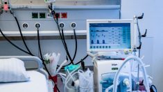 Nueva York aprueba que los hospitales usen un ventilador para tratar a dos pacientes