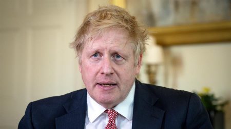 Boris Johnson rechaza investigar a Cummings y pide «pasar página» del escándalo