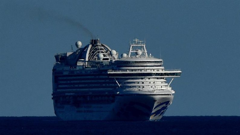 El crucero Ruby Princess se encuentra frente a la costa de Sydney, Australia. EFE/EPA/Joel Carrett/ AUSTRALIA Y NUEVA ZELANDA FUERA
