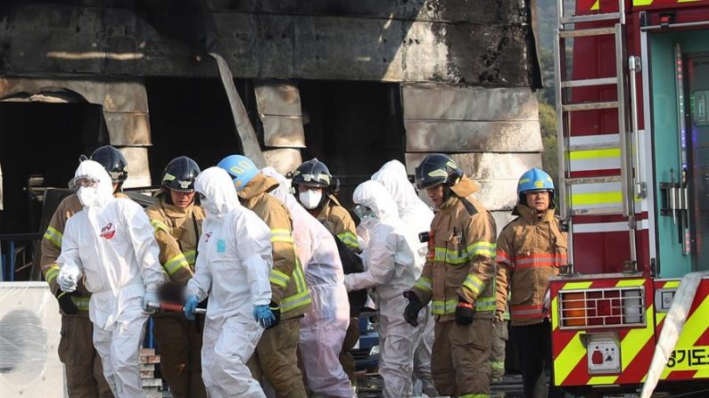 Al menos 38 obreros muertos por incendio en la ciudad surcoreana de Icheon. EFE/EPA/YONHAP SOUTH KOREA OUT
