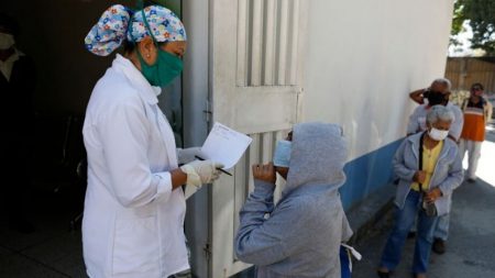 Personal sanitario venezolano denuncia malas condiciones de trabajo en medio de la pandemia