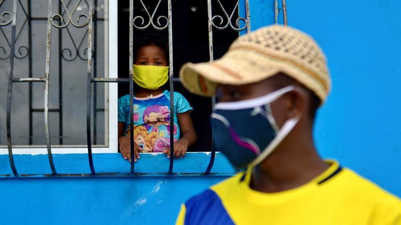 Más de 6700 de los contagiados en Ecuador están estables en aislamiento domiciliario, 234 permanecen en condición estable pero hospitalizados, 141 son casos con pronóstico reservado y 922 han recibido alta hospitalaria. EFE/Marcos Pin/Archvio
